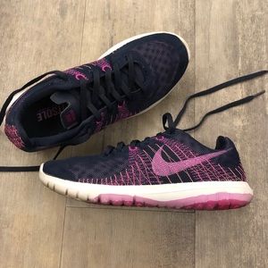 Womens Nike Flex Fury athletic shoes Size 6.5